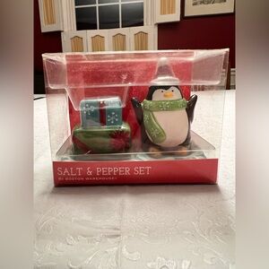 Boston Warehouse Penguin and Gift Salt & Pepper Set